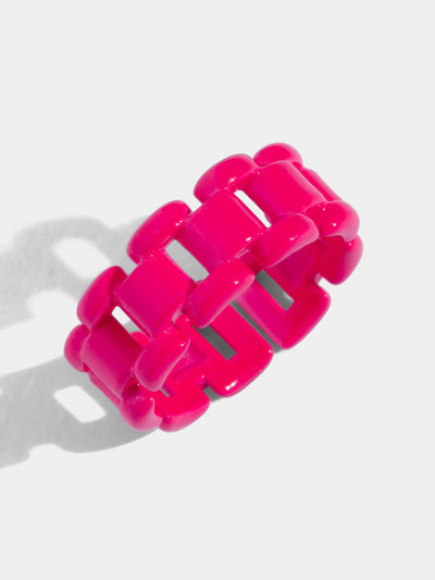 Neon pink colored chain ring made out with steel. Perfect to match a green outfit.