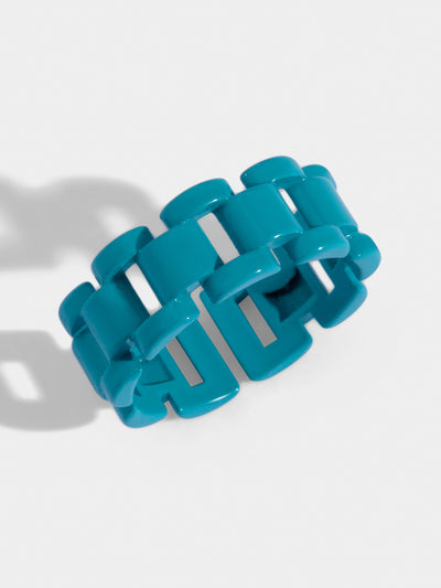 Turquoise chain ring made with steel. Match it with a pink bag or accessory. Adjustable to fit you.
